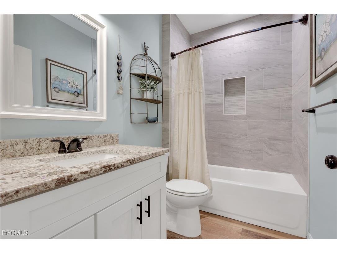 8117 Breeze Drive North Fort Myers FL 33917 2025020523 image18