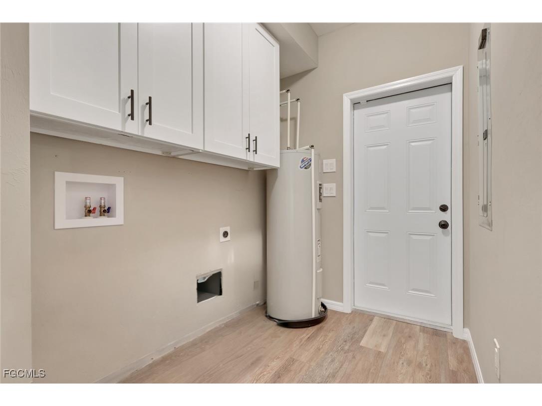 8117 Breeze Drive North Fort Myers FL 33917 2025020523 image21