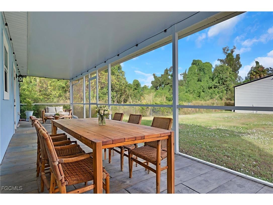 8117 Breeze Drive North Fort Myers FL 33917 2025020523 image22