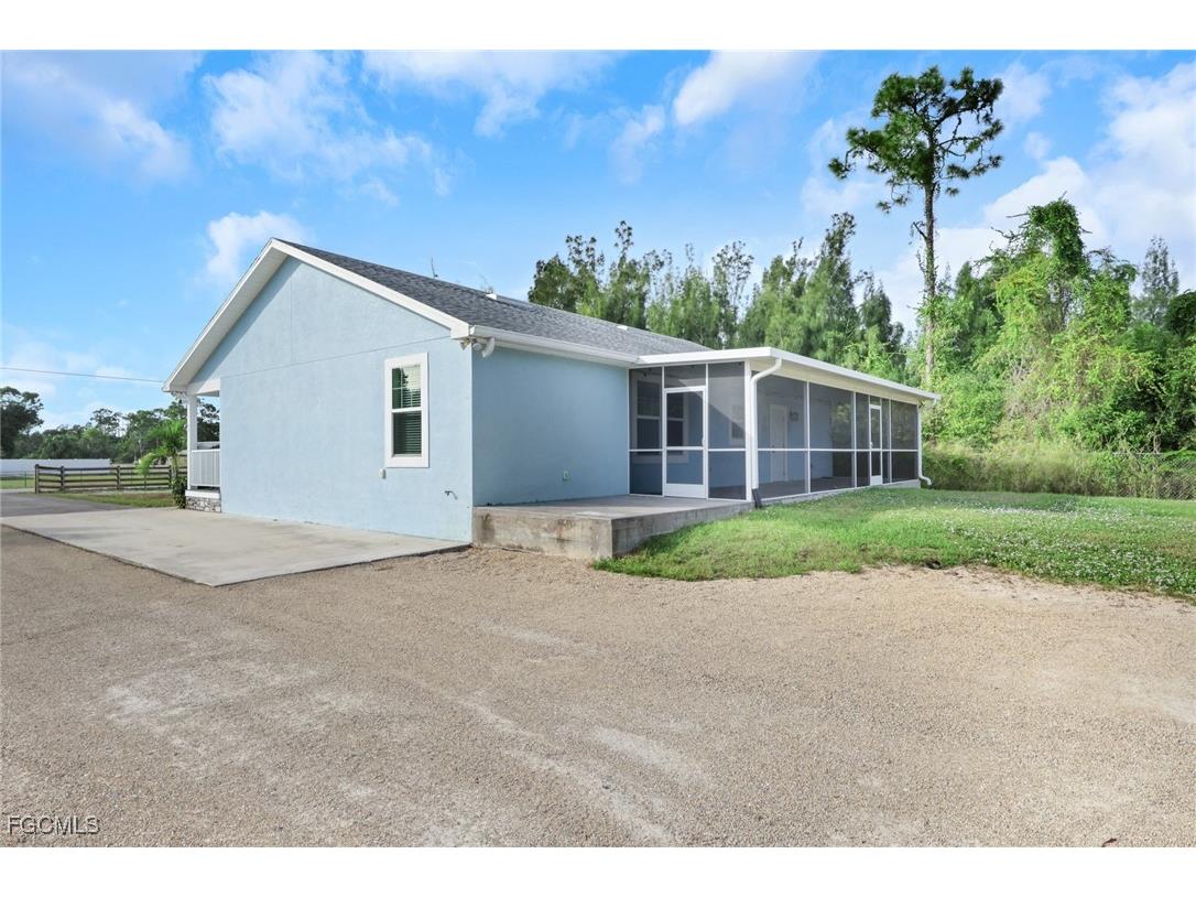 8117 Breeze Drive North Fort Myers FL 33917 2025020523 image23