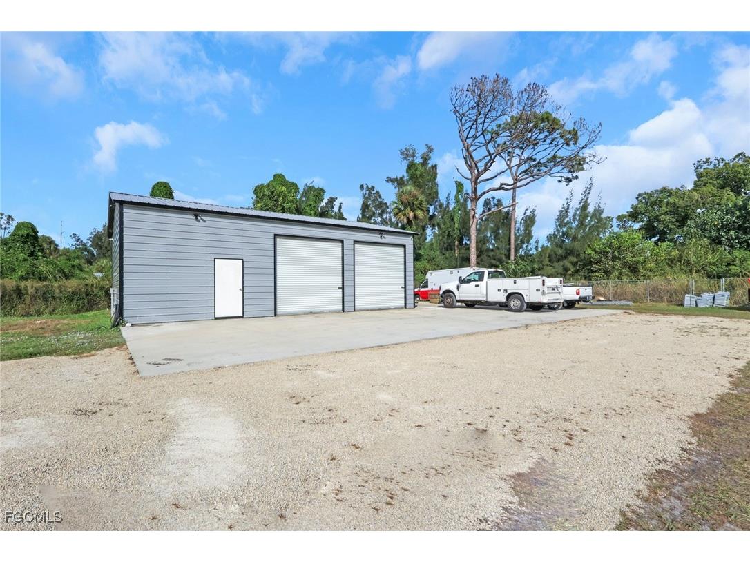 8117 Breeze Drive North Fort Myers FL 33917 2025020523 image24