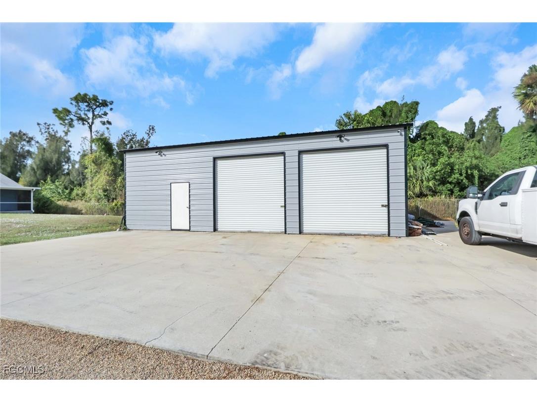 8117 Breeze Drive North Fort Myers FL 33917 2025020523 image25