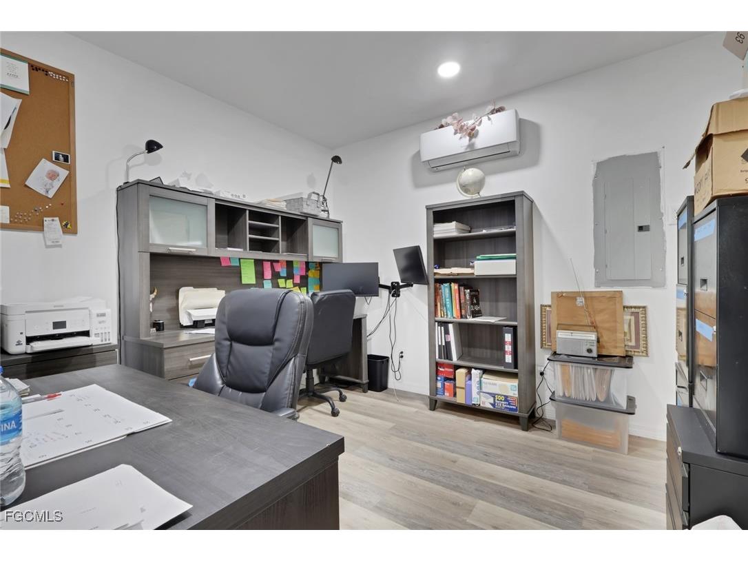 8117 Breeze Drive North Fort Myers FL 33917 2025020523 image27