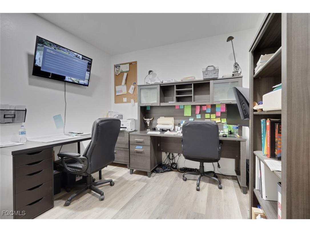 8117 Breeze Drive North Fort Myers FL 33917 2025020523 image28