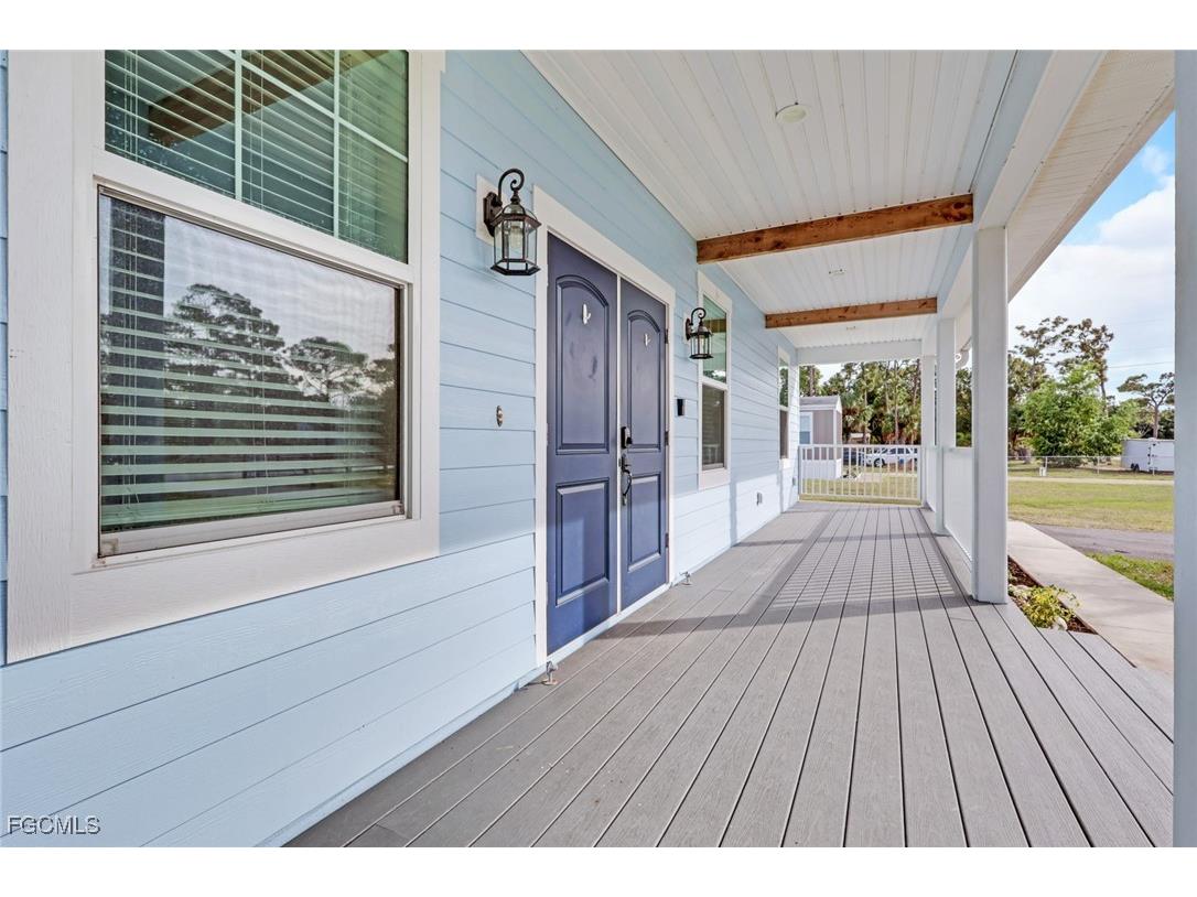 8117 Breeze Drive North Fort Myers FL 33917 2025020523 image4