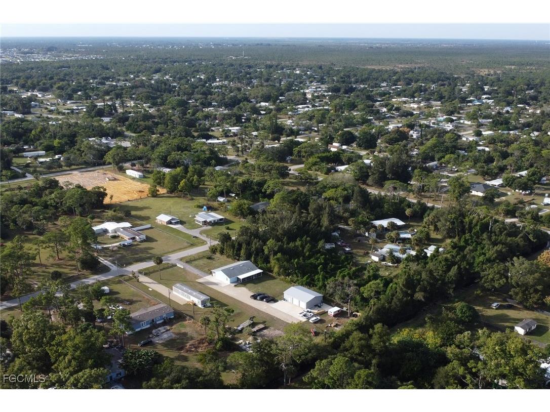 8117 Breeze Drive North Fort Myers FL 33917 2025020523 image40