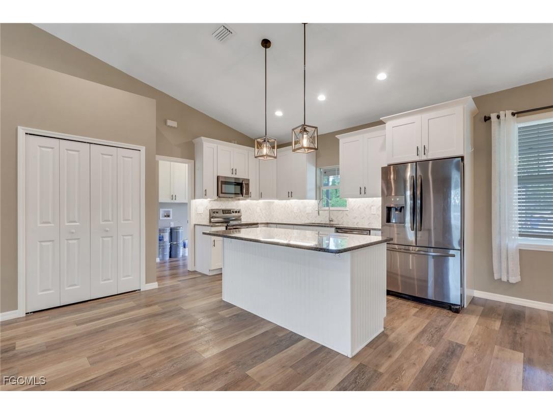 8117 Breeze Drive North Fort Myers FL 33917 2025020523 image8