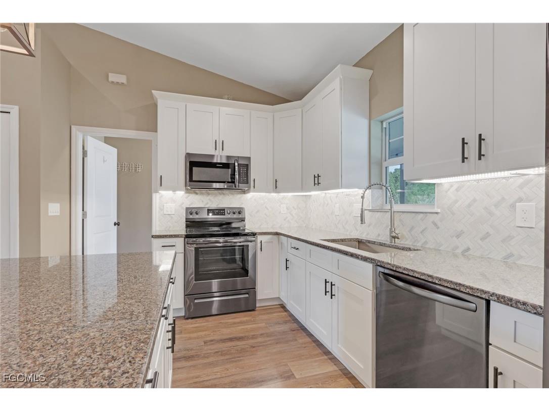 8117 Breeze Drive North Fort Myers FL 33917 2025020523 image9