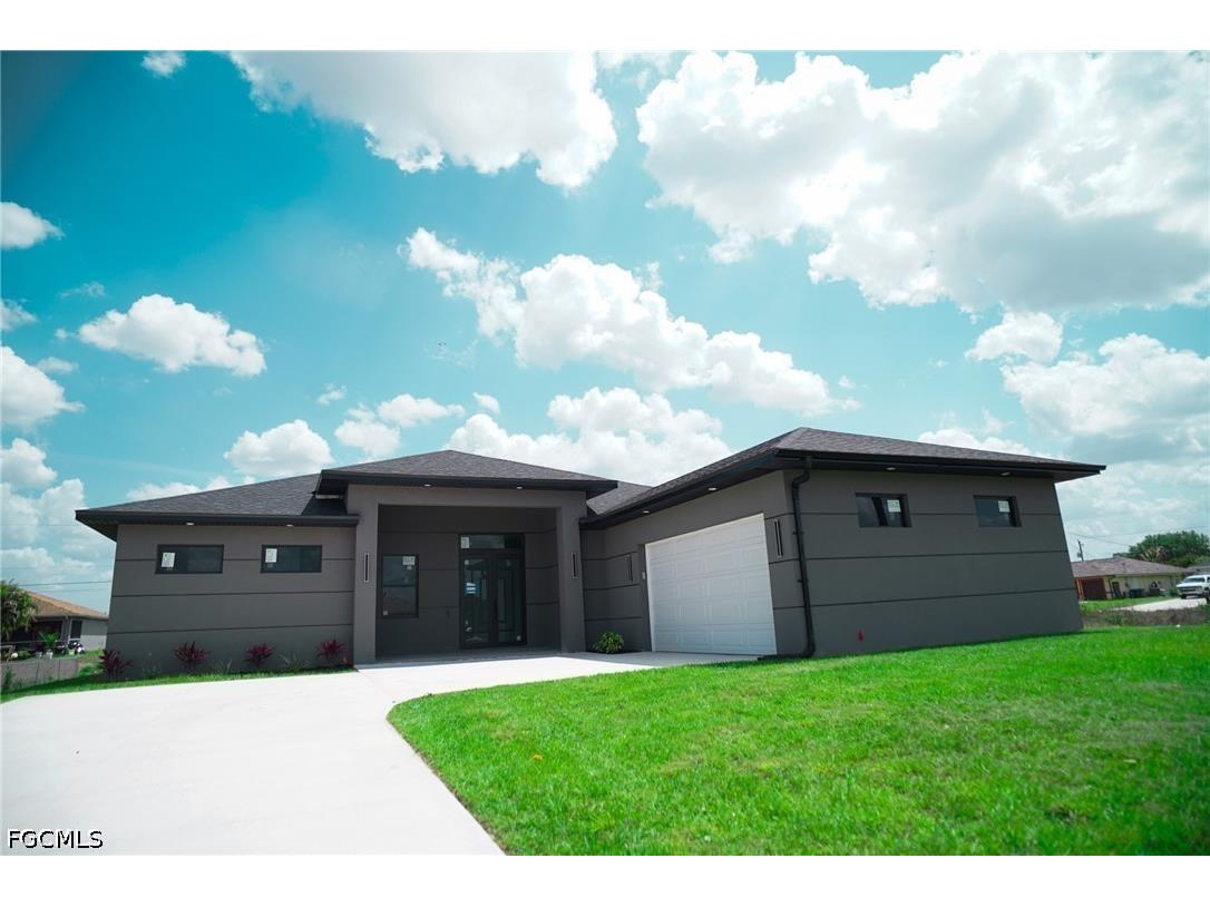 812 Chapel Avenue Lehigh Acres FL 33971 2026010945 image1