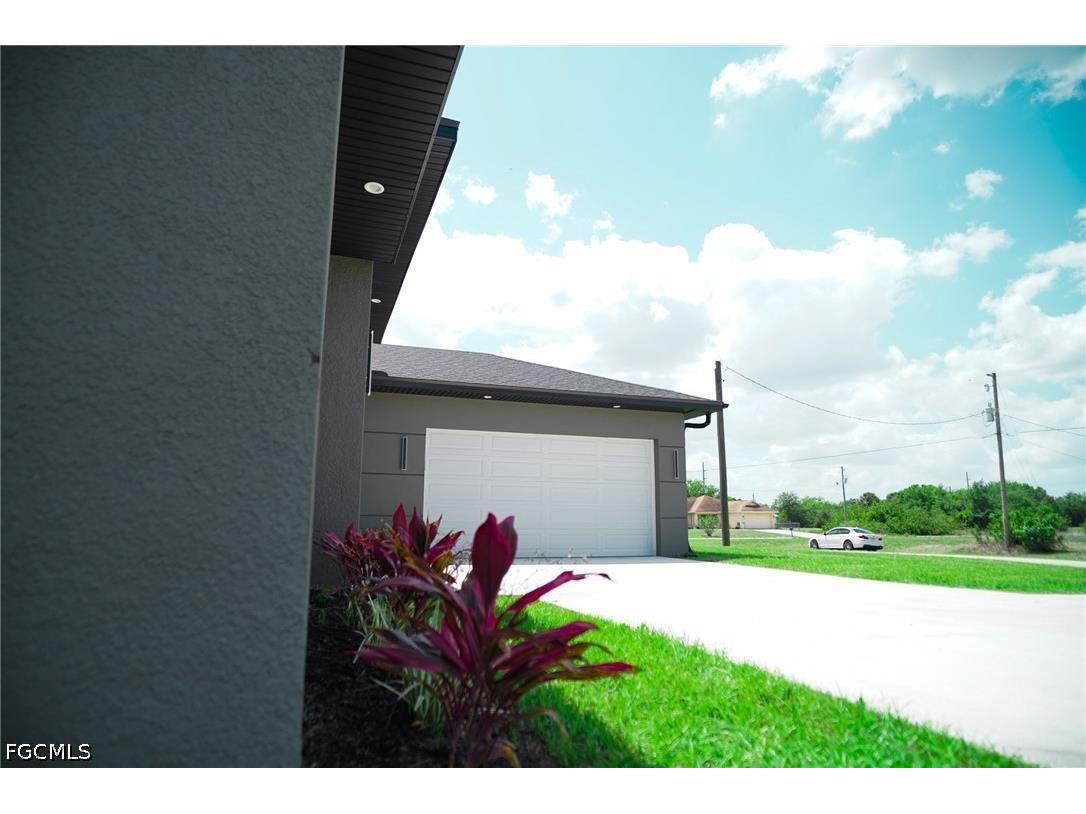 812 Chapel Avenue Lehigh Acres FL 33971 2026010945 image4