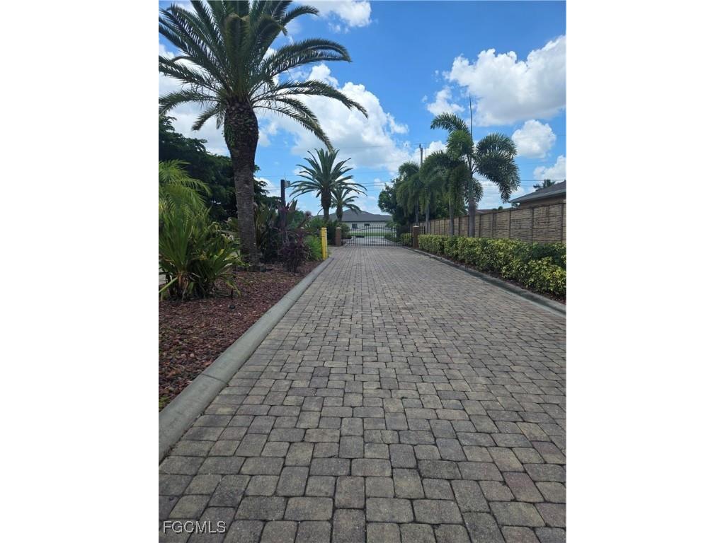 812 Palmetto Pointe Circle Cape Coral FL 33991 2025003142 image6
