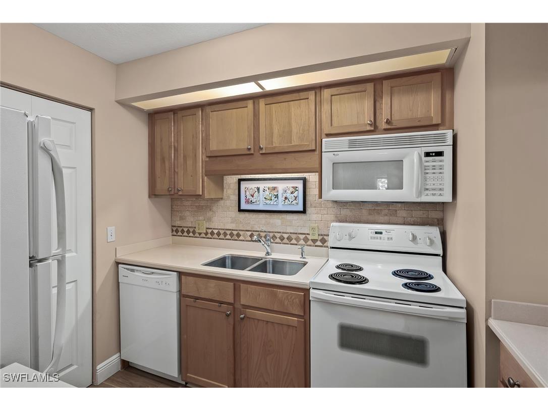 8121 S Woods Circle #8 Fort Myers FL 33919 225028717 image8