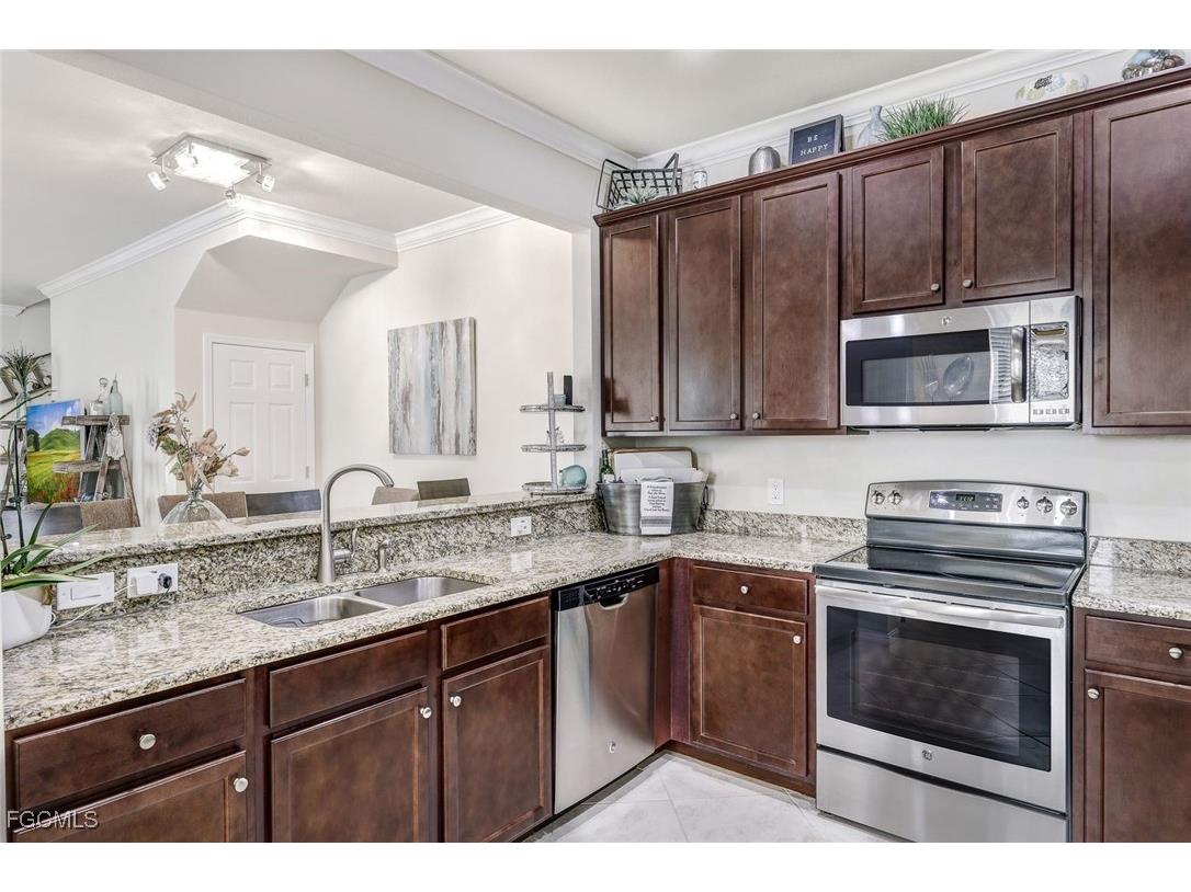 8121 Summerfield Street Fort Myers FL 33919 2025013745 image10