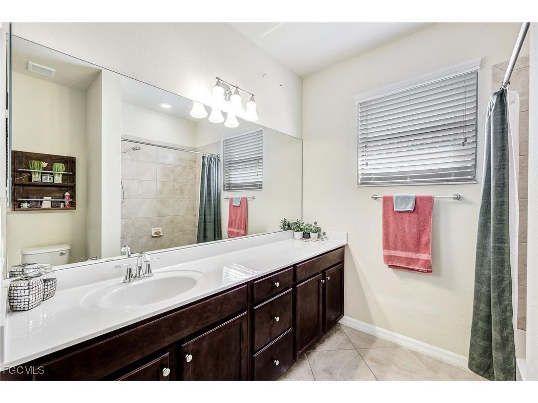 8121 Summerfield Street Fort Myers FL 33919 2025013745 image22