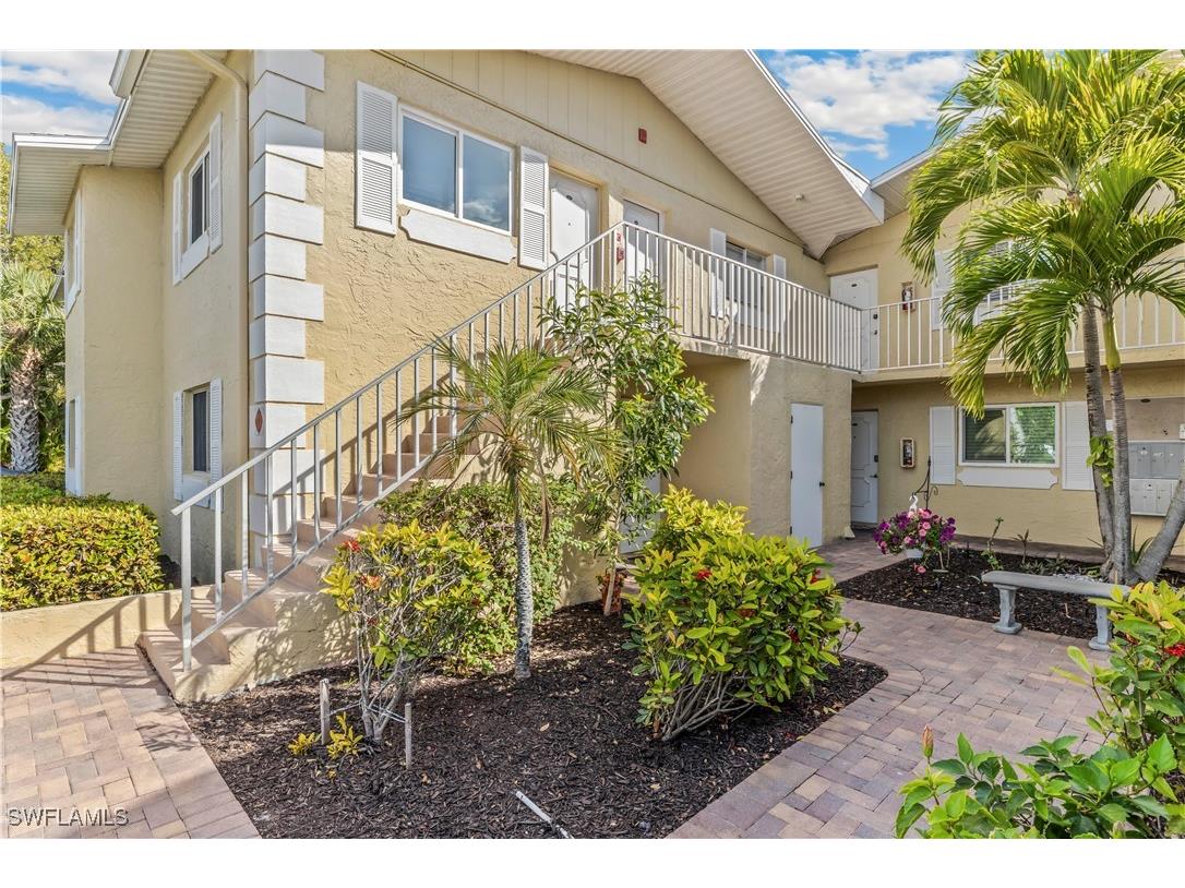 8127 Country Road #201 Fort Myers FL 33919 224099710 image1