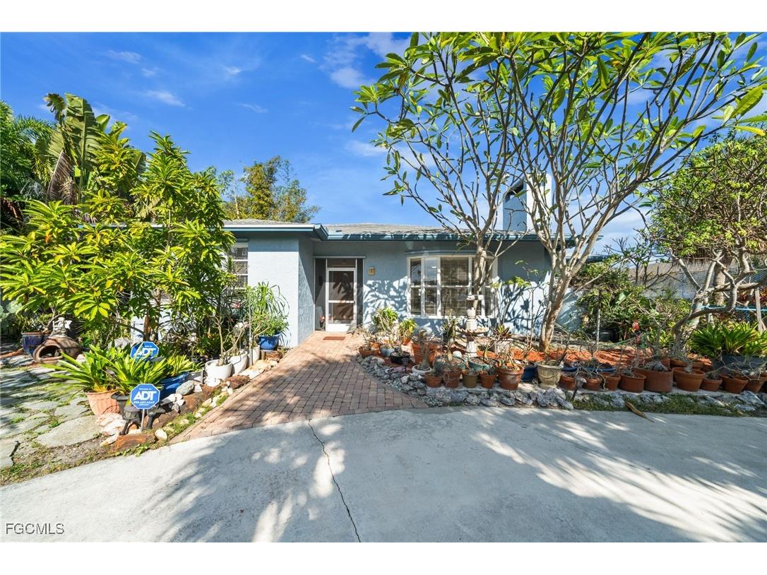 813 105th Avenue N Naples FL 34108 2025024742 image1