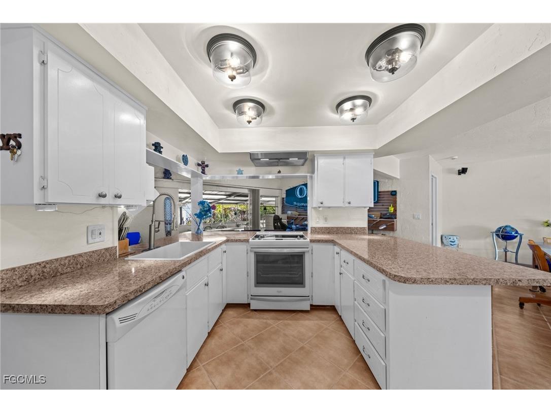 813 105th Avenue N Naples FL 34108 2025024742 image2
