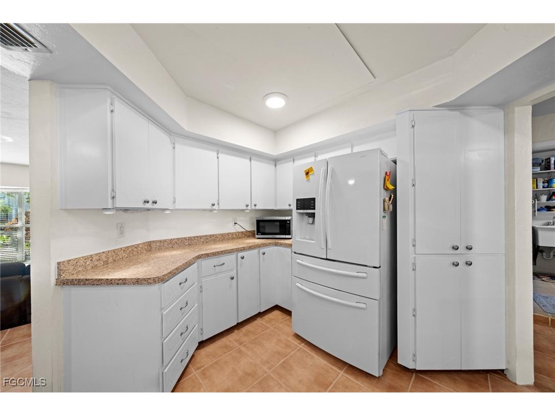 813 105th Avenue N Naples FL 34108 2025024742 image3