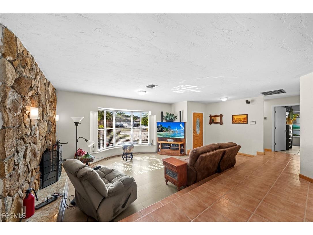 813 105th Avenue N Naples FL 34108 2025024742 image8