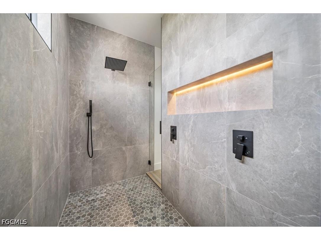 813 NW 8th Terrace Cape Coral FL 33993 2026016847 image33