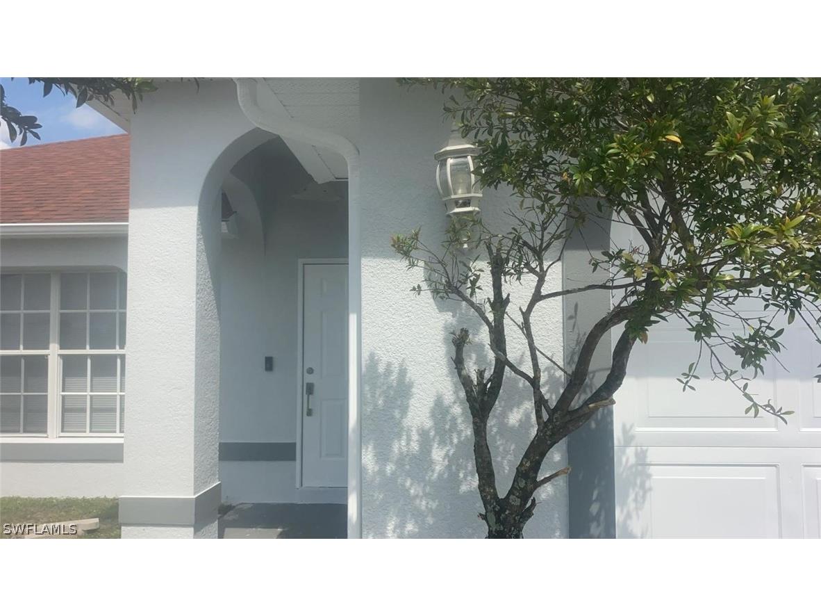 813 Naples Avenue S Lehigh Acres FL 33974 224045833 image1