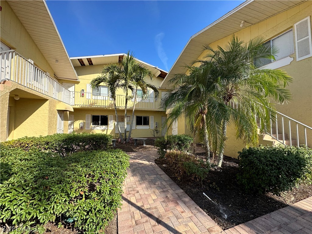 8135 Country Road #104 Fort Myers FL 33919 223014586 image1