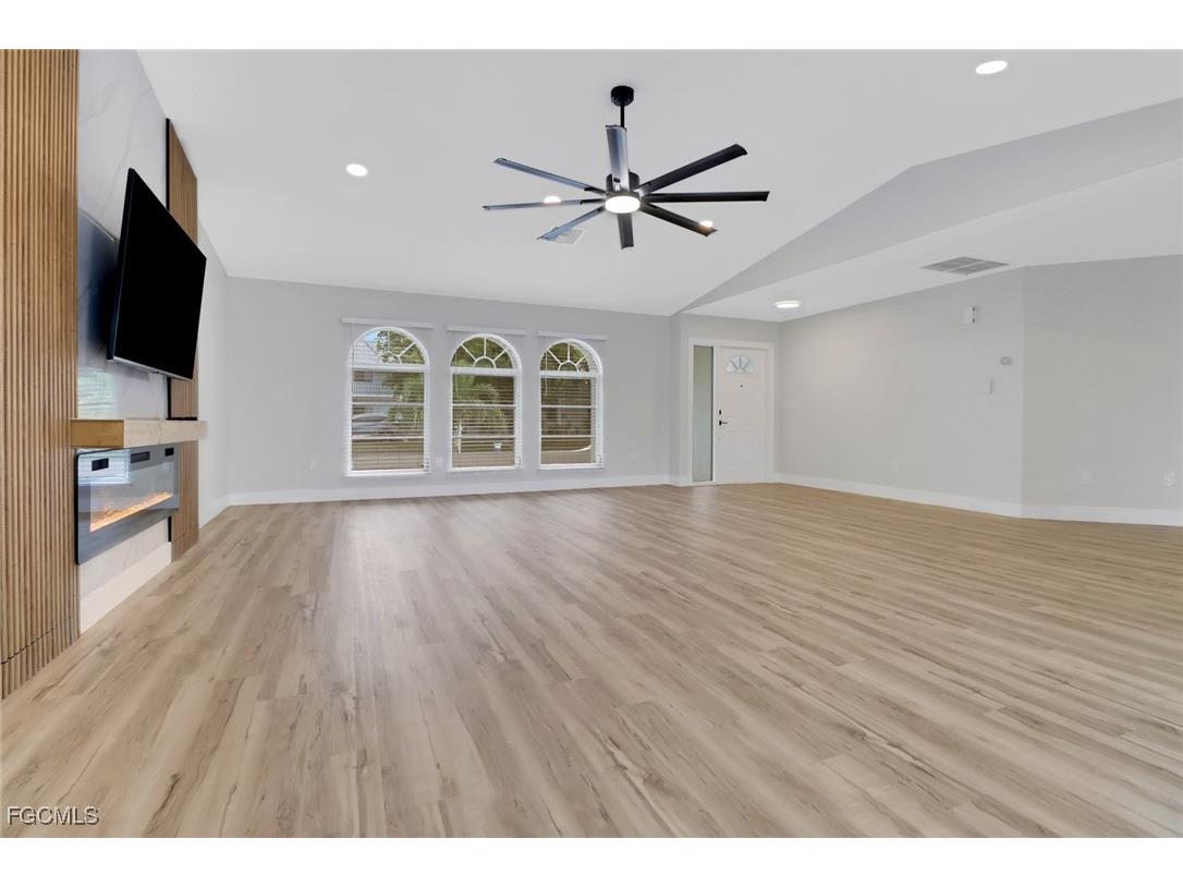 814 Victoria Drive Cape Coral FL 33904 2025006179 image2