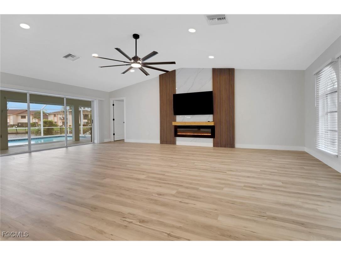 814 Victoria Drive Cape Coral FL 33904 2025006179 image5