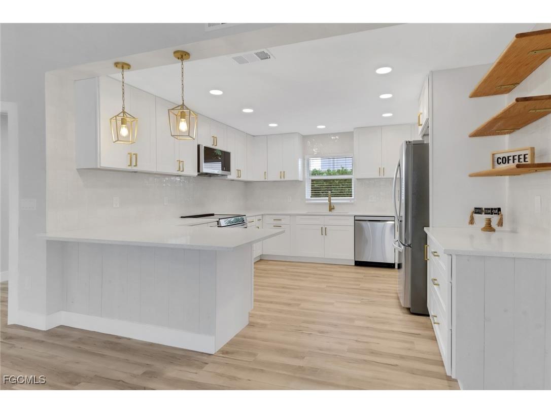 814 Victoria Drive Cape Coral FL 33904 2025006179 image7