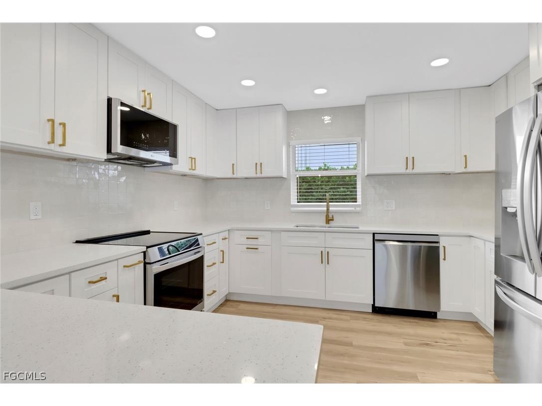 814 Victoria Drive Cape Coral FL 33904 2026010010 image6