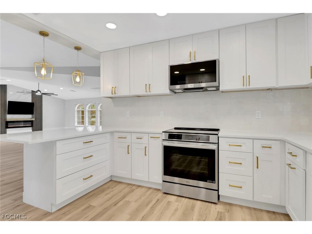 814 Victoria Drive Cape Coral FL 33904 2026010010 image7