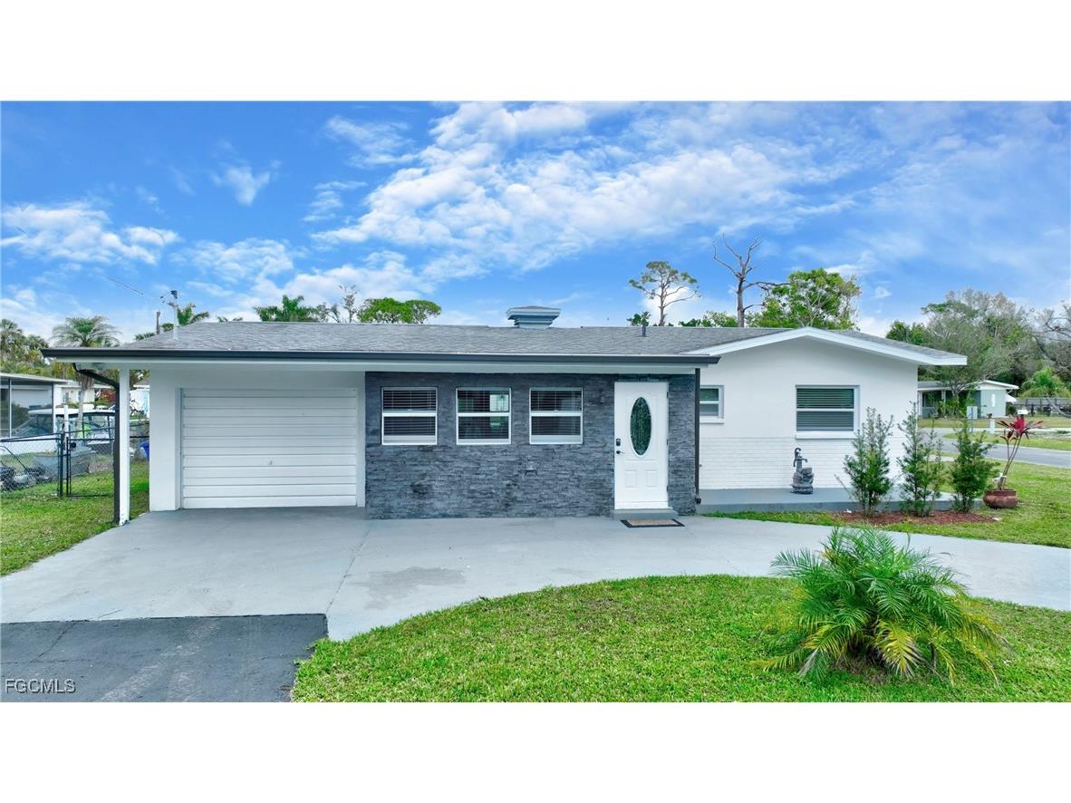 8141 Cleaves Road North Fort Myers FL 33903 2025016381 image1