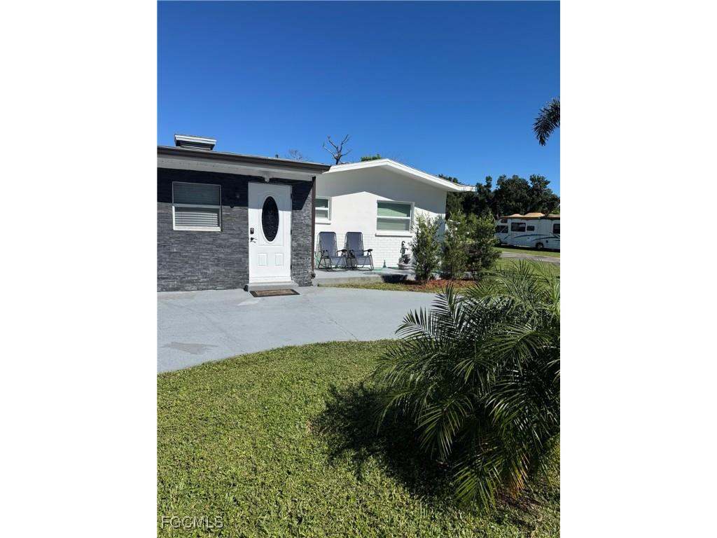 8141 Cleaves Road North Fort Myers FL 33903 2025016381 image34