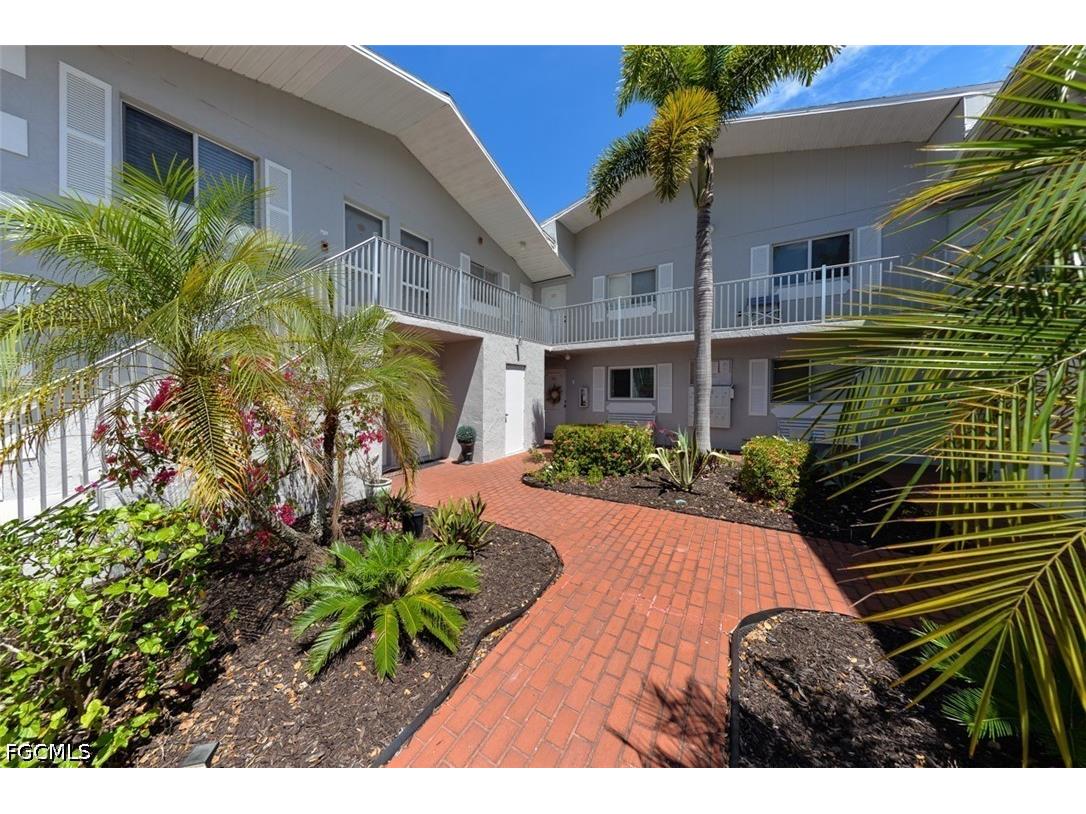 8141 Country Road #203 Fort Myers FL 33919 2026020443 image2