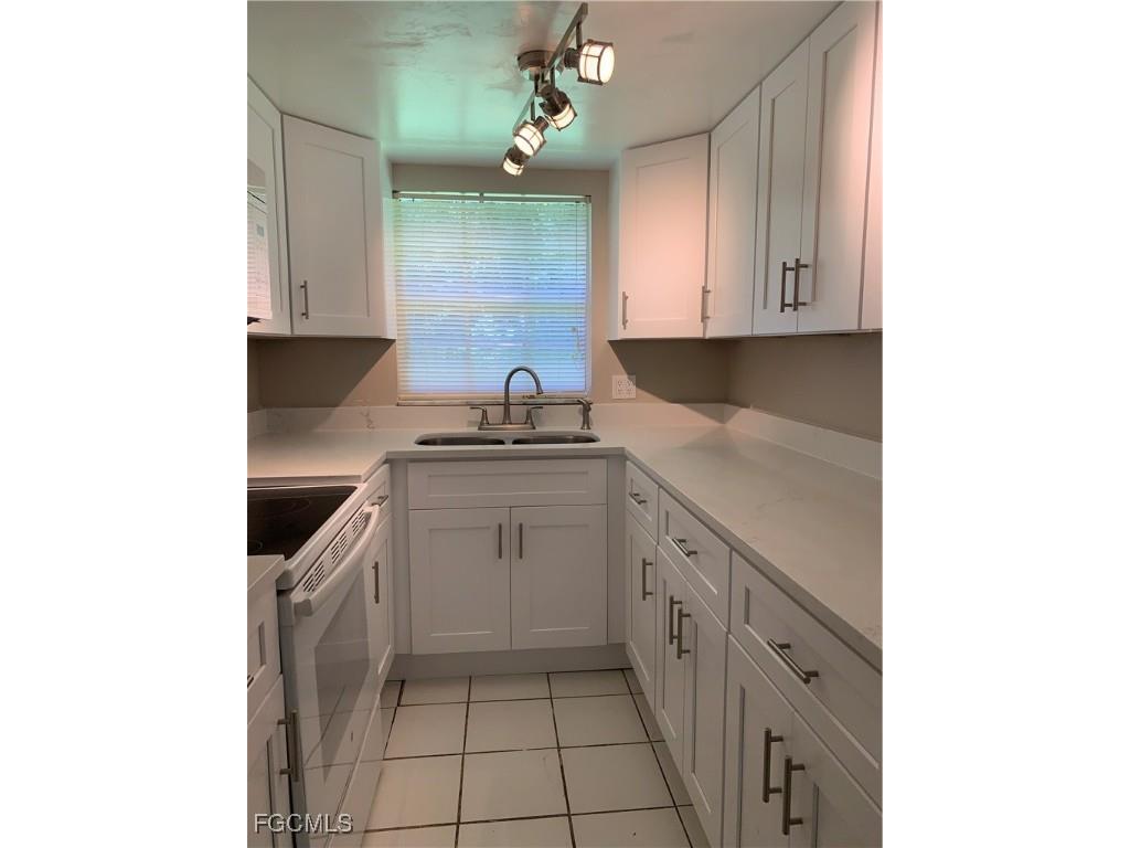 815 Courtington Lane #2 Fort Myers FL 33919 2026005601 image2