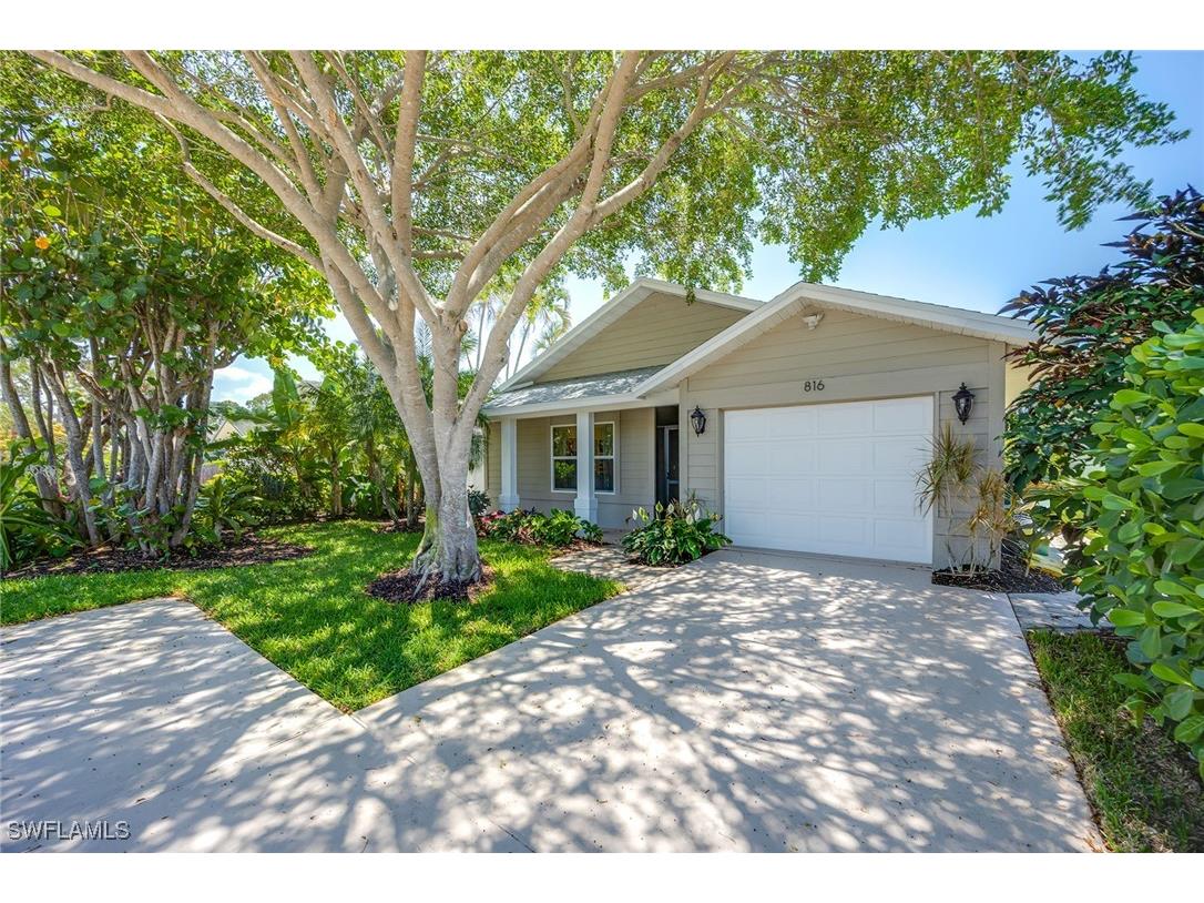 816 102nd Avenue N Naples FL 34108 225083856 image1