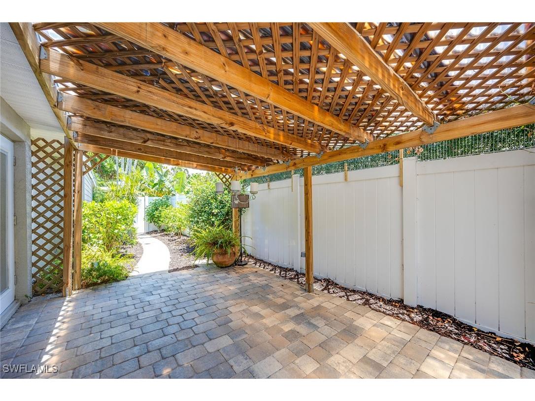 816 102nd Avenue N Naples FL 34108 225083856 image21