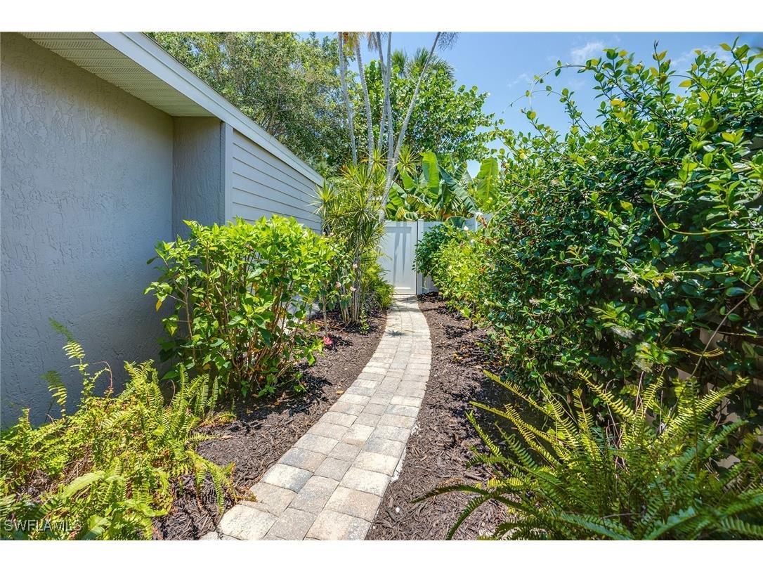 816 102nd Avenue N Naples FL 34108 225083856 image22