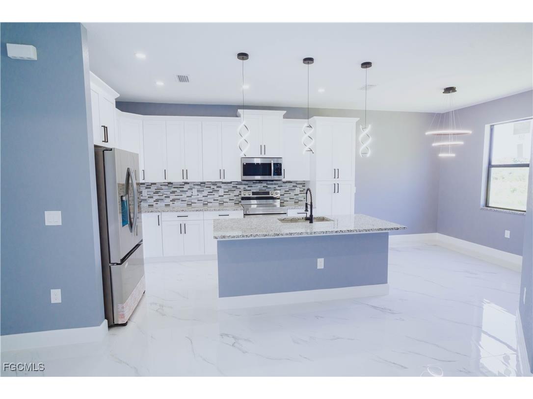 816 Frederick Reid Street E Lehigh Acres FL 33974 2025012040 image2