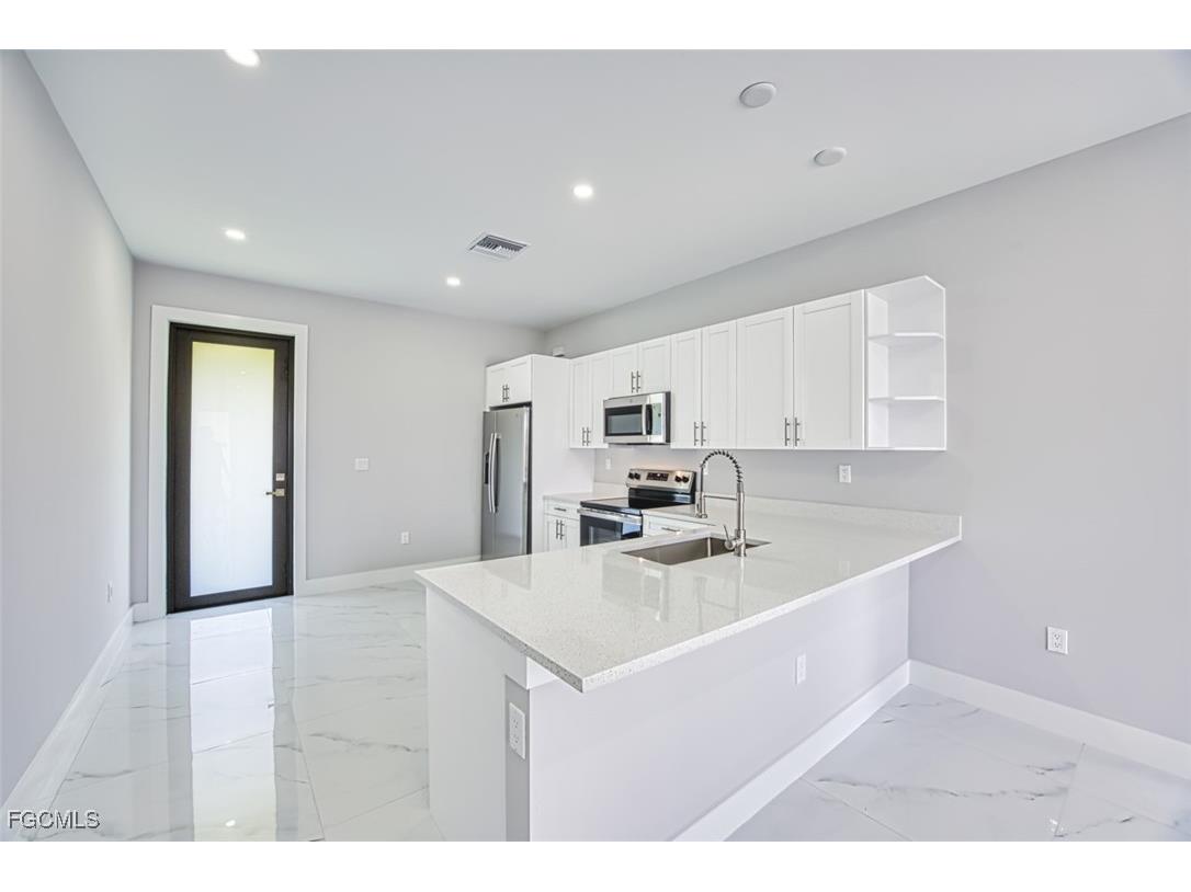 817-819 Eisenhower Boulevard Lehigh Acres FL 33974 2025014092 image20