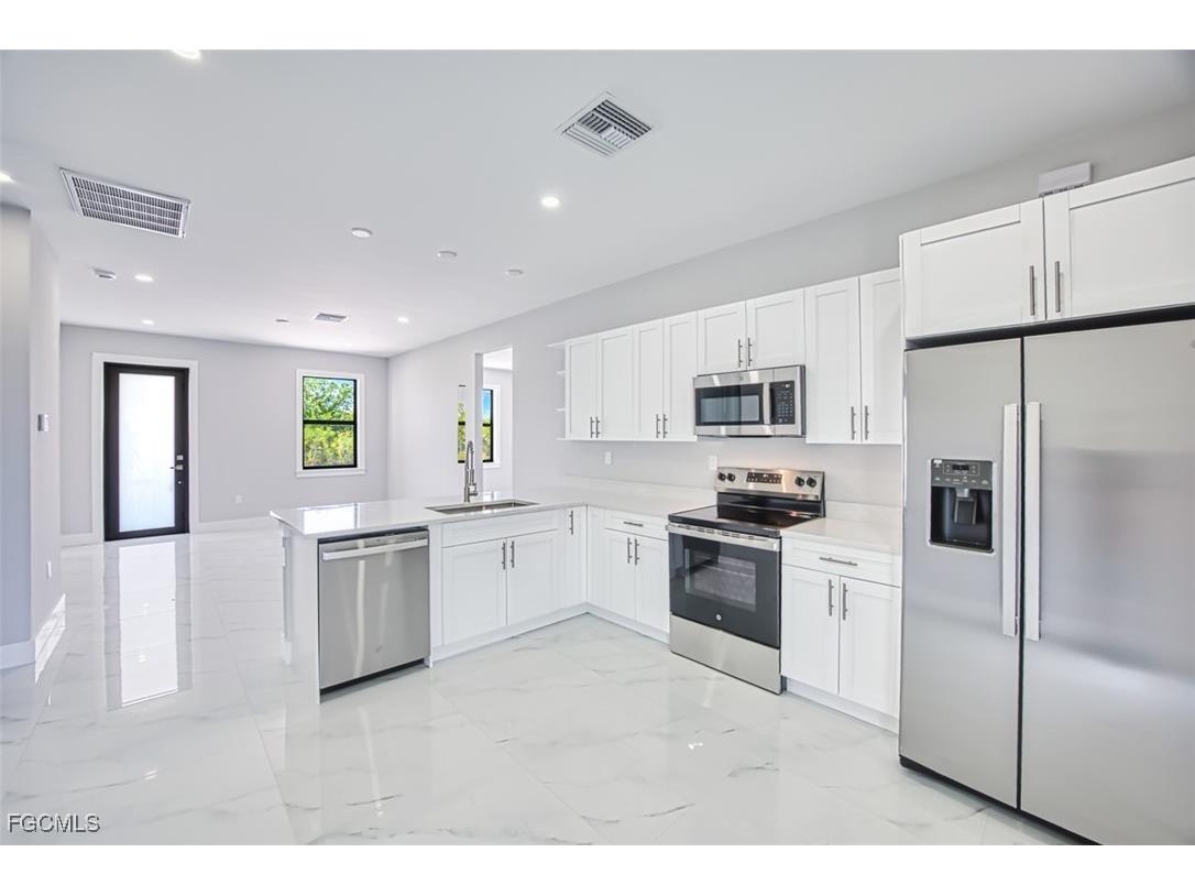 817-819 Eisenhower Boulevard Lehigh Acres FL 33974 2025014092 image3