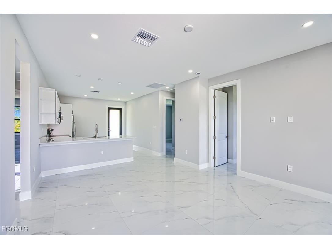 817-819 Eisenhower Boulevard Lehigh Acres FL 33974 2025014092 image4