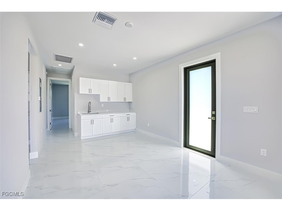 817-819 Eisenhower Boulevard Lehigh Acres FL 33974 2025014092 image9