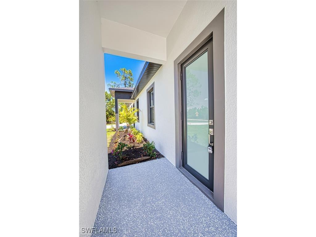 817/819 Eisenhower Boulevard Lehigh Acres FL 33974 226002013 image6