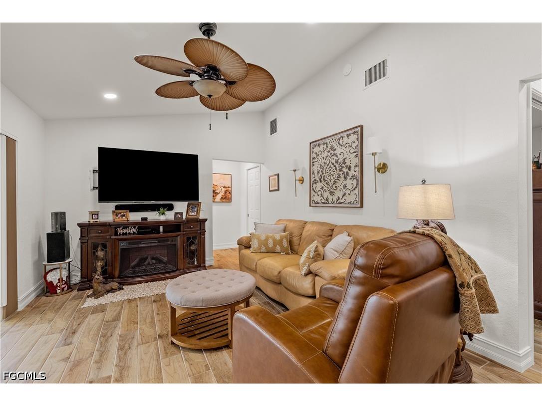 818 El Dorado Parkway W Cape Coral FL 33914 2026029887 image18
