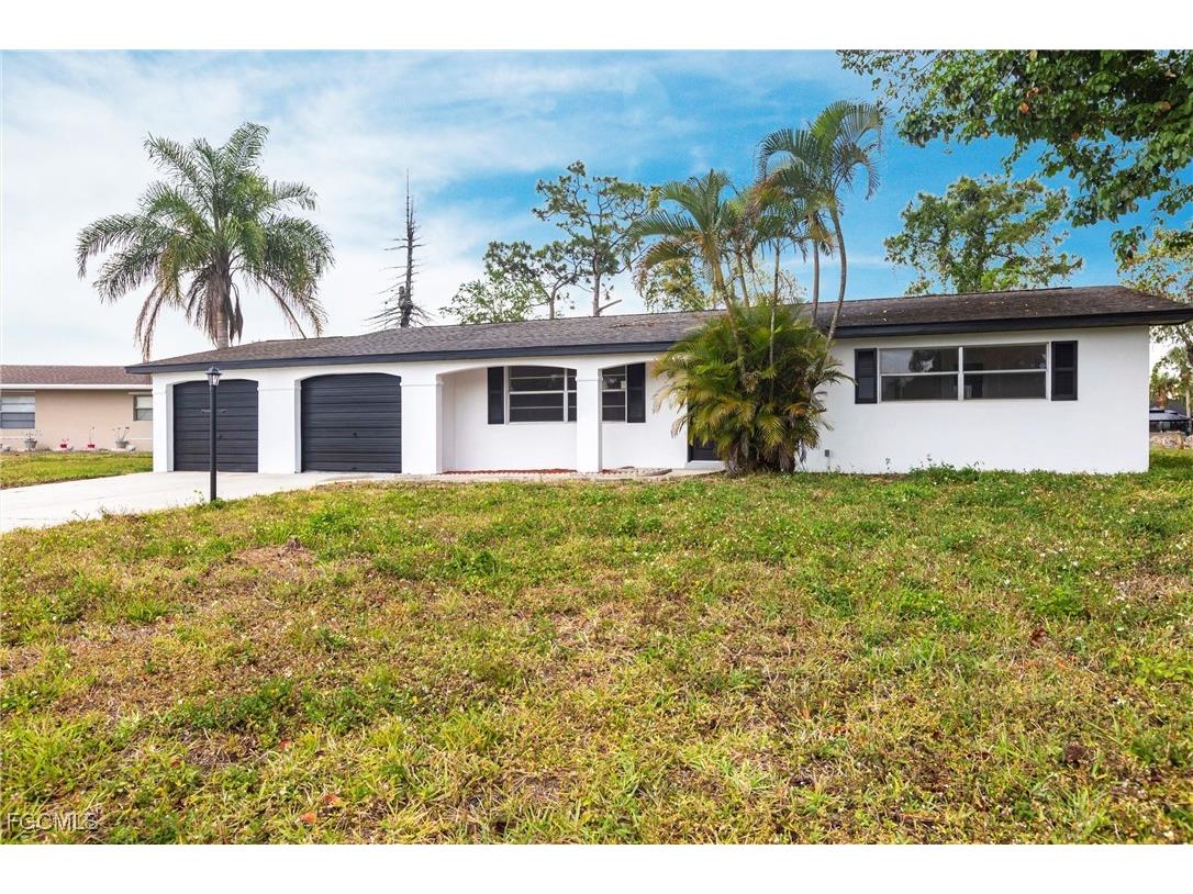 818 Gardenside Court Lehigh Acres FL 33936 2025000665 image2