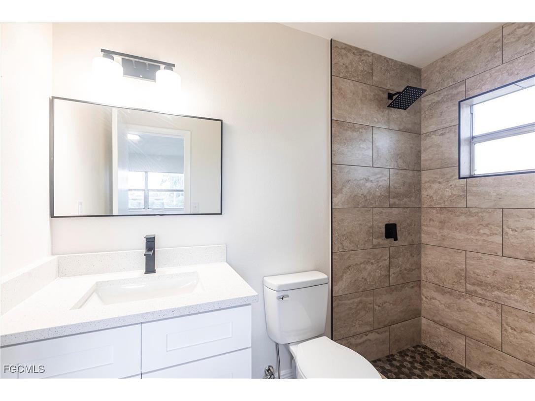 818 Gardenside Court Lehigh Acres FL 33936 2025000665 image22