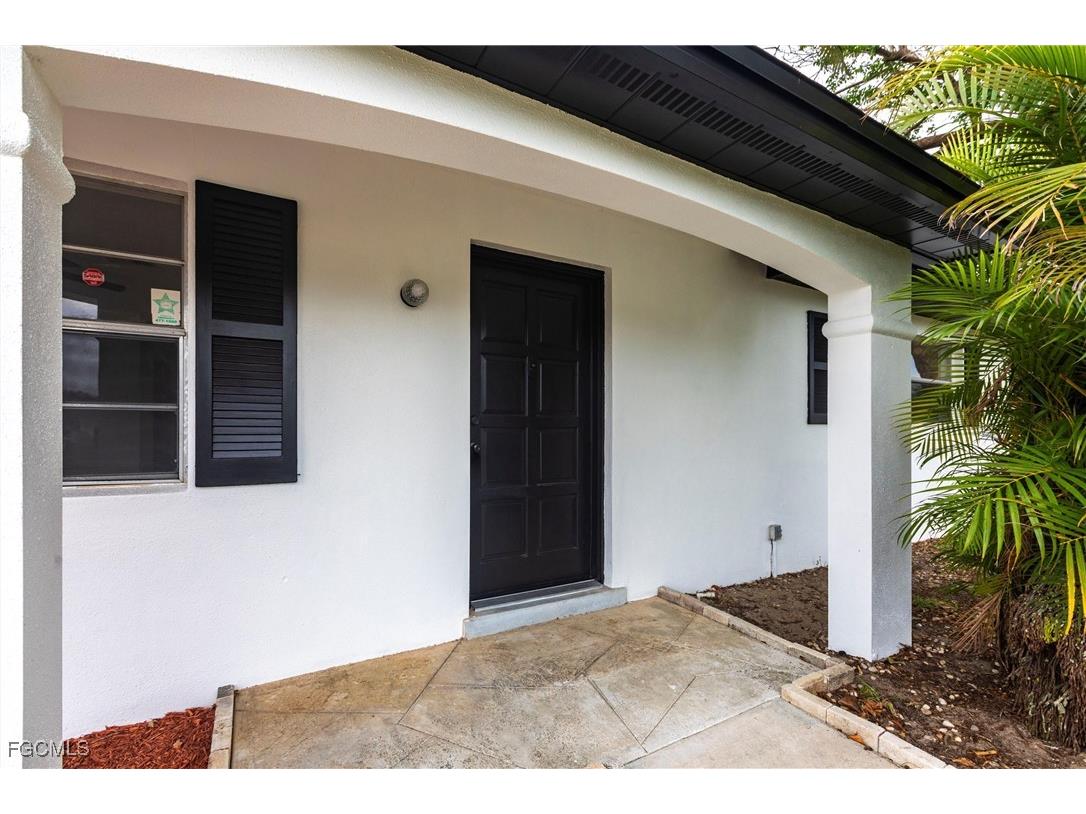 818 Gardenside Court Lehigh Acres FL 33936 2025000665 image4