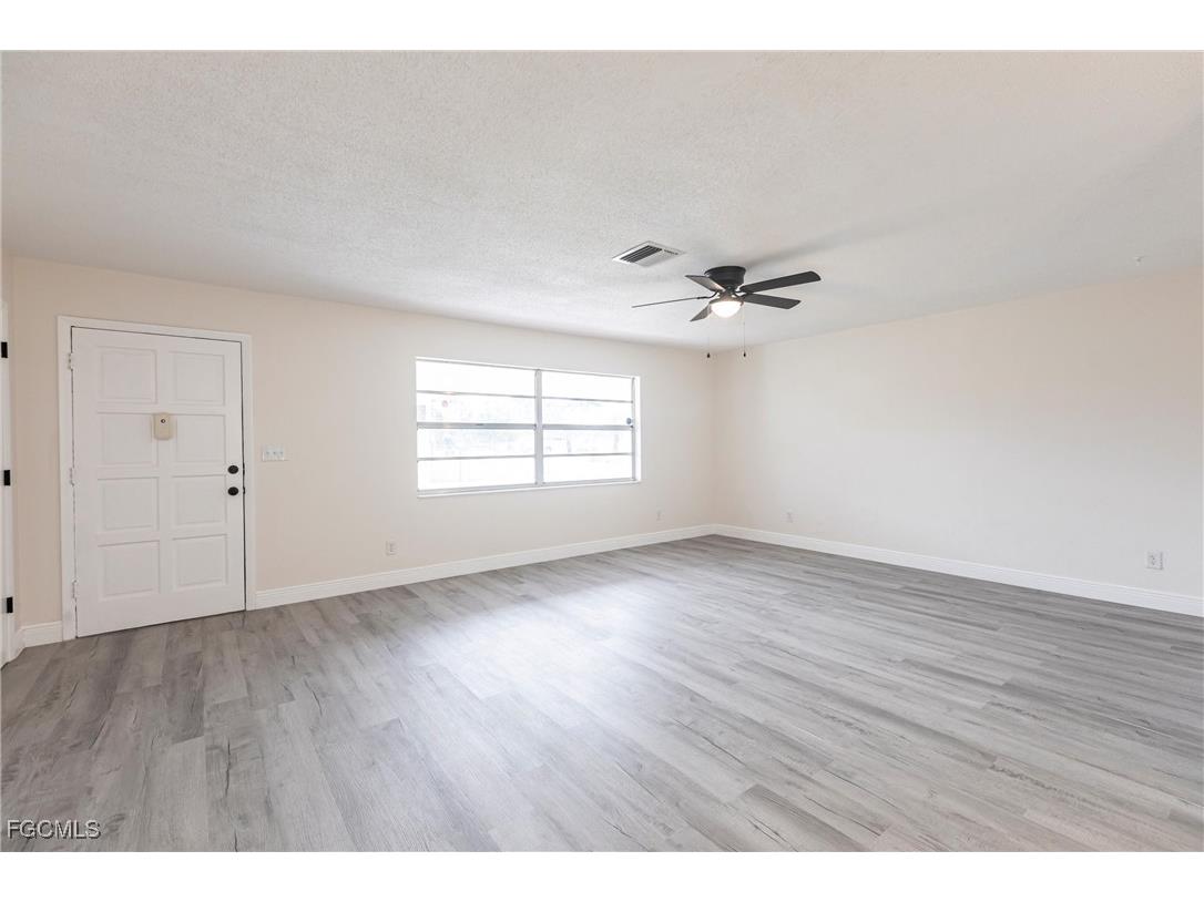 818 Gardenside Court Lehigh Acres FL 33936 2025000665 image8