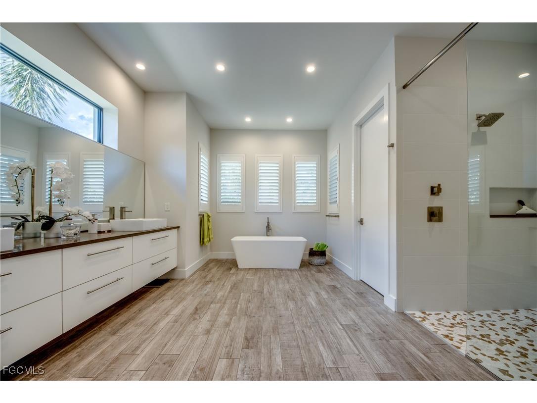 818 Montclaire Court Cape Coral FL 33904 2025022613 image20